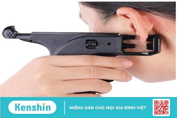 Sau khi bấm lỗ tai cần vệ sinh kĩ để vết thương phục hồi tốt