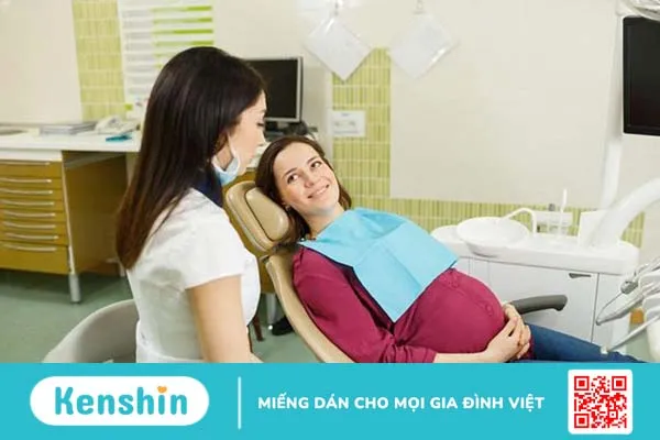 Chăm sóc răng miệng kém là nguyên nhân khiến răng bị xỉn màu khi mang thai