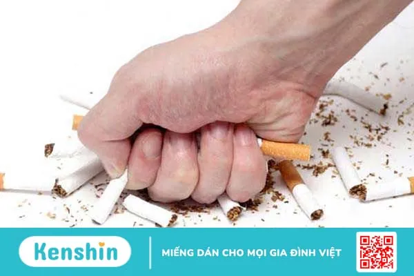 Tránh để son môi dính vào răng sau khi lấy cao răng