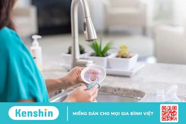 Dụng cụ hút sữa bằng tay rất thuận tiện trong việc tháo lắp, vệ sinh, lau chùi sau khi dùng