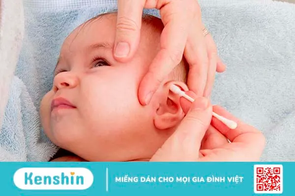 Cách lấy ráy tai ướt cho bé 1