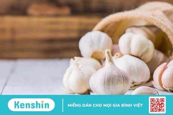 Cách sử dụng rượu tỏi chữa bệnh trĩ hiệu quả tại nhà 3