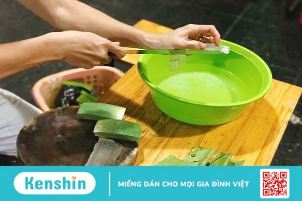 trị rạn da sau sinh bằng nha đam 4