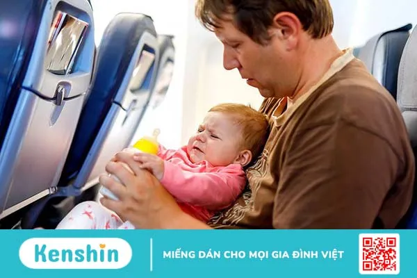 Cha mẹ cần chuẩn bị những gì khi trẻ sơ sinh đi máy bay? 4