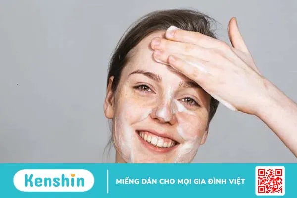 Dung dịch vệ sinh phụ nữ rửa mặt được không 1