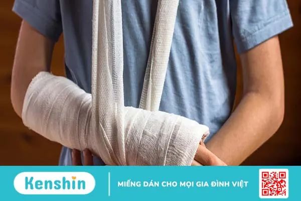 Gãy đầu xa xương cánh tay có triệu chứng gì? Làm thế nào để khắc phục? 4