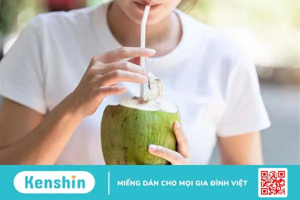 Lạm dụng nước dừa trong kỳ hành kinh có thể gây ra một số vấn đề không tốt cho sức khỏe