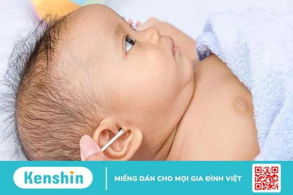 Hướng dẫn cách vệ sinh tai cho bé đúng cách mà mẹ nên biết