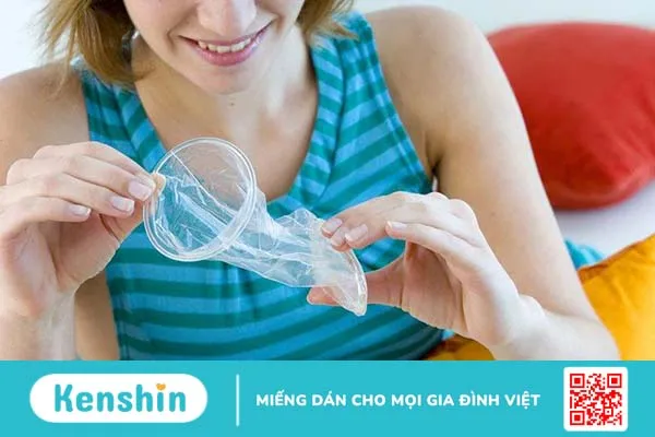 Ngoài biết cách đeo bao cao su, bạn cũng không nên để bao cao su trong ví