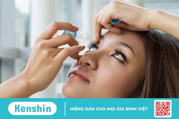 Khô mắt có nên nhỏ nước muối?3