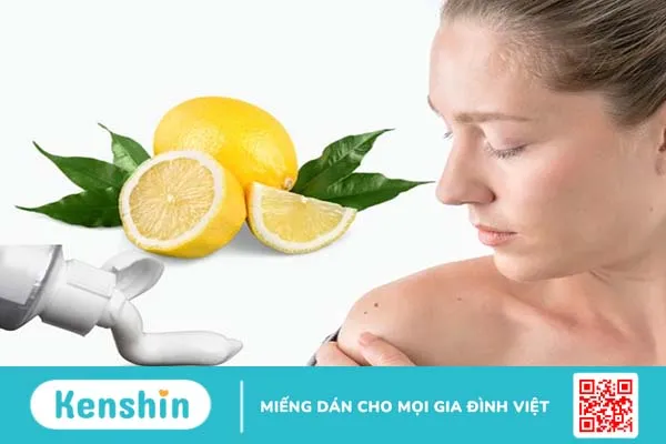 Tẩy nốt ruồi bằng kem đánh răng và chanh