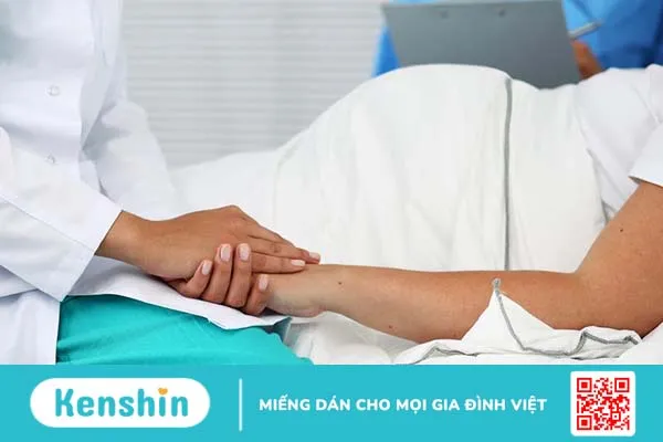 Mang thai 5 tuần bị ra máu đỏ tươi có nguy hiểm không?2