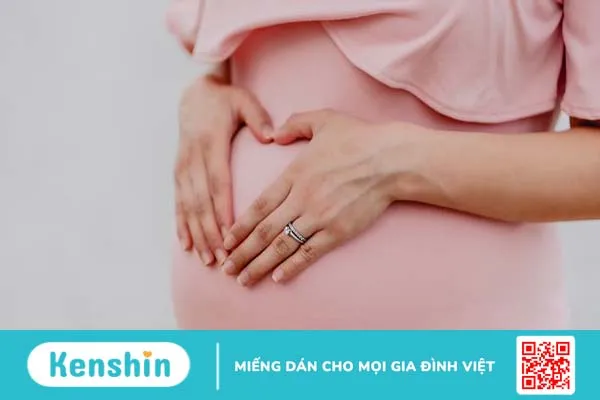 Mang thai 5 tuần bị ra máu đỏ tươi có nguy hiểm không?3