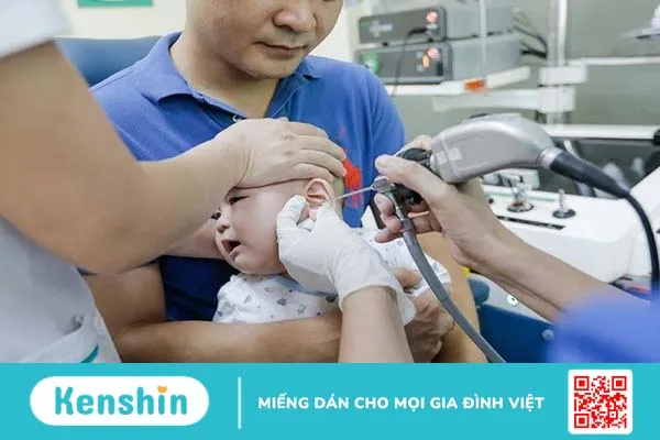 Nhọt ống tai ngoài ở trẻ sơ sinh: Bố mẹ không nên xem thường 2