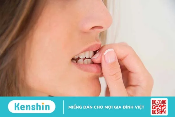 Cắn móng tay là một trong những thói quen làm hỏng răng