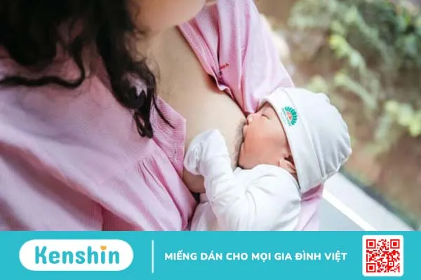 Cho bé bú sớm là cách kích thích co bóp tử cung hiệu quả