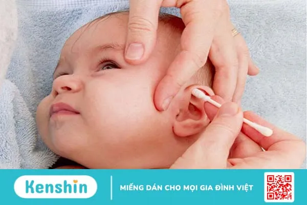 Ráy tai có mùi hôi ở trẻ sơ sinh là dấu hiệu của bệnh gì? 1