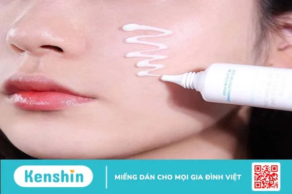 Kem trị mụn Laroche Posay Duo+ và K+ đều có kết cấu dạng gel, dễ dàng thẩm thấu vào da