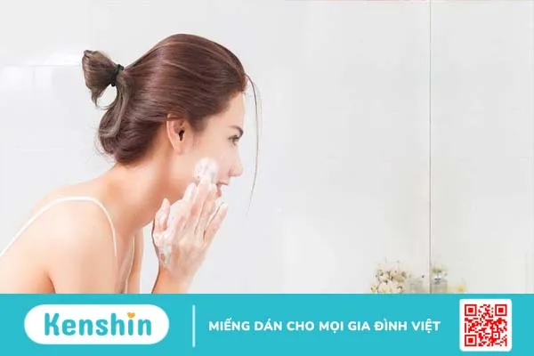 So sánh sữa rửa mặt Cerave và La Roche Posay được bác sĩ da liễu khuyên dùng