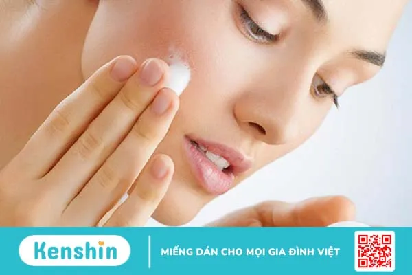 Sữa rửa mặt La Roche Posay và Vichy không gây tổn thương cho lớp màng bảo vệ, giúp da được mềm mại và đủ độ ẩm