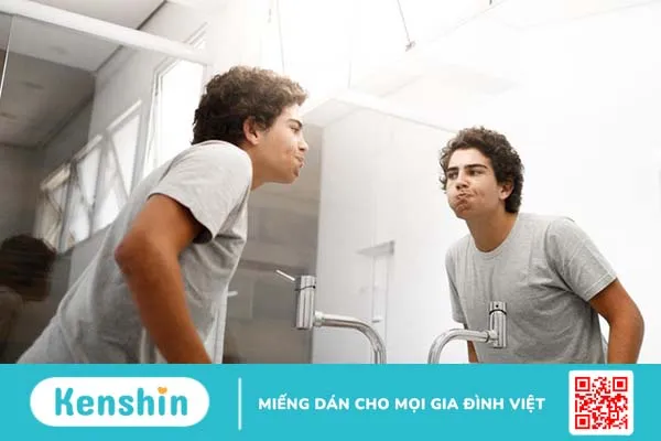 Súc miệng với nước oxy già giúp làm trắng răng