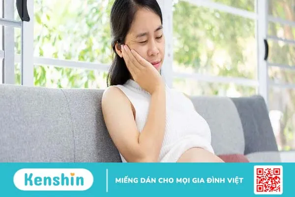 Phụ nữ mang thai dễ mắc bệnh viêm lợi thì có tẩy trắng được không là thắc mắc của các mẹ bầu