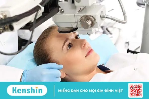 Thắc mắc: Đeo lens cận có mổ mắt được không?1