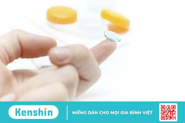 Tại sao đeo lens bị đỏ mắt?1