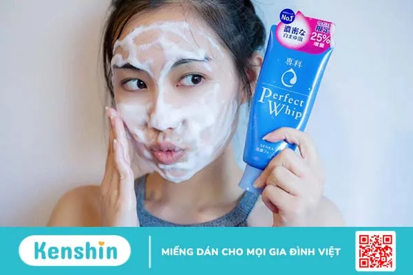 Sữa rửa mặt tạo bọt Senka Perfect Whip phiên bản màu xanh phù hợp cho da dầu và da hỗn hợp