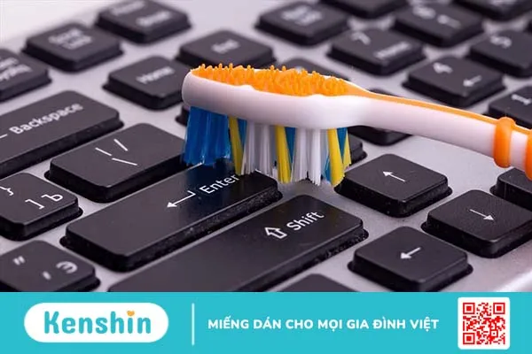 Tái sử dụng làm chổi lau bàn phím máy tính