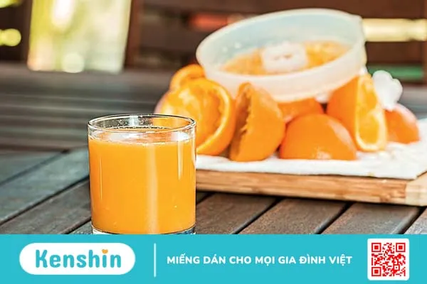 Uống nước cam có thể hỗ trợ giảm tình trạng sốt