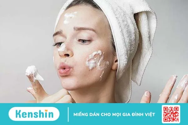 Tìm hiểu nguyên nhân dùng sữa rửa mặt bị nổi mụn 4