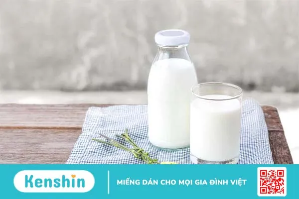 Trong thành phần của sữa tươi có nhiều vitamin và axit béo có tác dụng giúp da trắng sáng, mịn màng