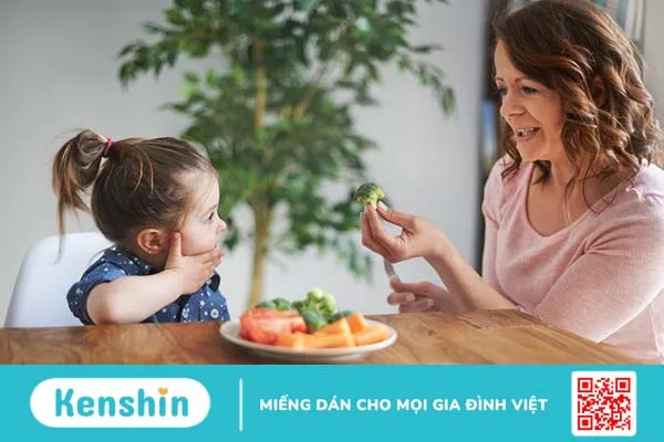 Trẻ biếng ăn do bị ép ăn sai lầm nhiều cha mẹ mắc phải 1