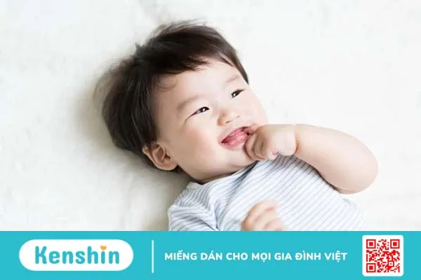 Hành động trẻ sơ sinh mút tay có ý nghĩa gì?-1