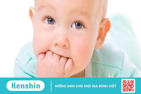 Hành động trẻ sơ sinh mút tay có ý nghĩa gì?-2