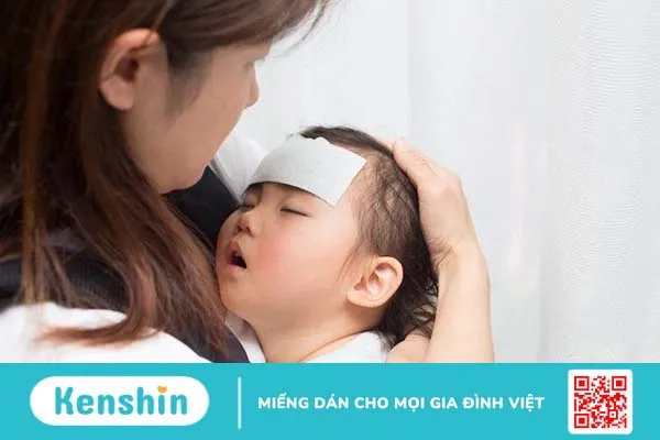 Trẻ sốt bao nhiêu độ thì dán miếng hạ sốt? Những lưu ý gì khi sử dụng miếng dán hạ sốt?