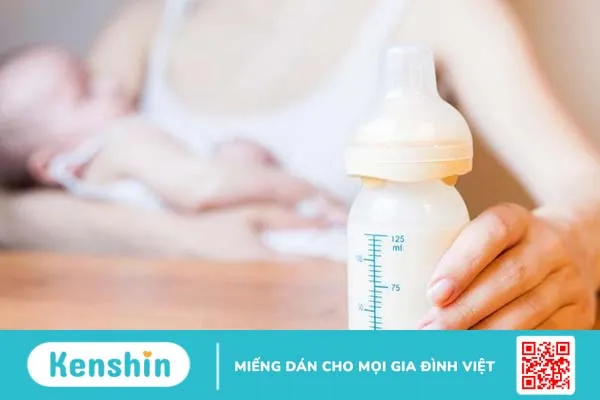 Trẻ uống sữa công thức đi ngoài màu vàng lỏng phải làm sao? 1