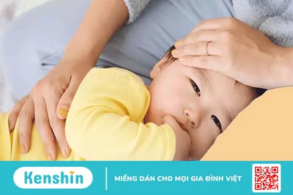 Vì sao trẻ bị sốt lòng bàn tay chân nóng? Nguyên nhân, cách chăm sóc và phòng ngừa 3