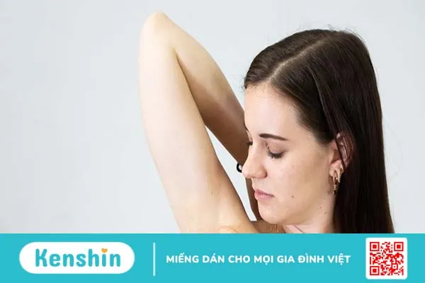 Bị ngứa nách khi dùng lăn khử mùi: Xử trí như thế nào?