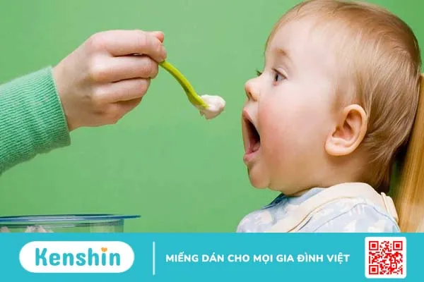 Cho bé ăn dặm sớm có tốt không?