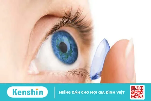 Đeo kính giãn tròng có hại mắt không?