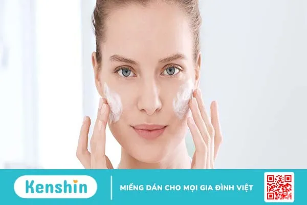 Dị ứng cồn trong mỹ phẩm: Dấu hiệu nhận biết và cách xử lý