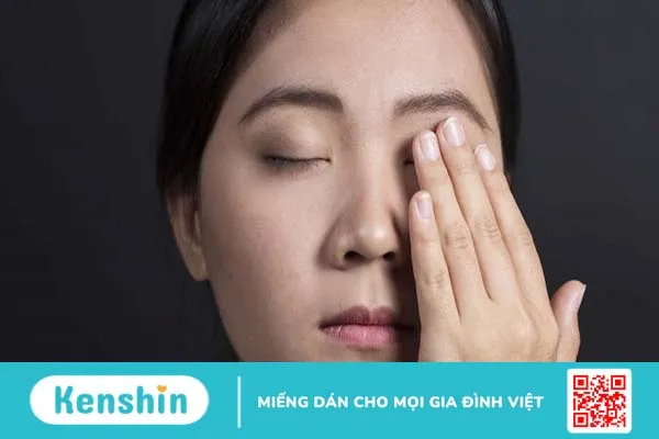 Dị ứng vùng da quanh mắt có nguy hiểm không?