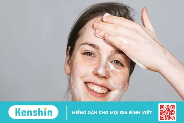 Dung dịch vệ sinh phụ nữ rửa mặt được không?