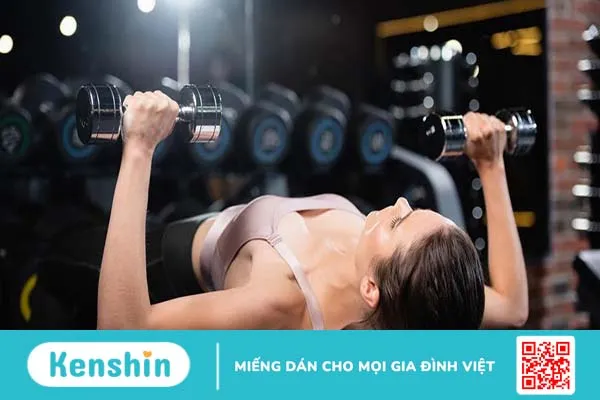 Lợi ích của bài tập Dumbbell Pullover, cách thực hiện và những lỗi mắc phải thường gặp