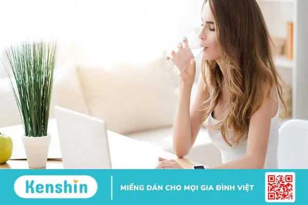 Ngồi máy tính nhiều nên uống gì?