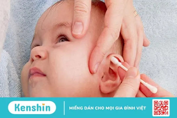 Nhận biết trẻ sơ sinh bị viêm tai ngoài và cách chữa trị