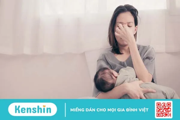 Nữ giới bị ù tai phải sau sinh phải làm sao?