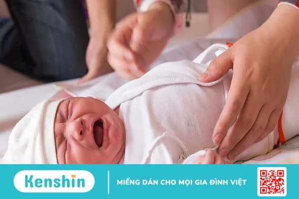 Phản xạ giật mình ở trẻ sơ sinh có đáng lo ngại hay không?